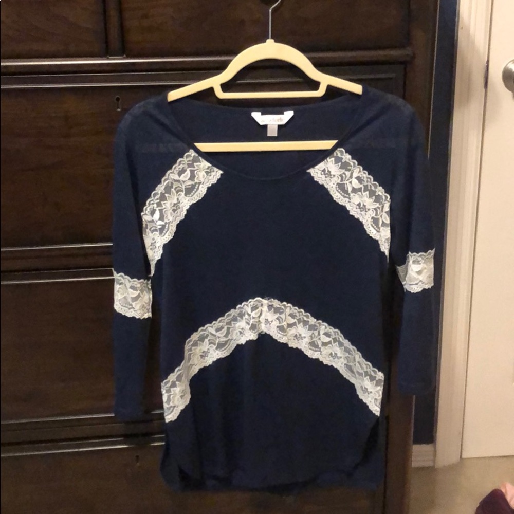 Women’s Charming Charlie Long Sleeve Size Small